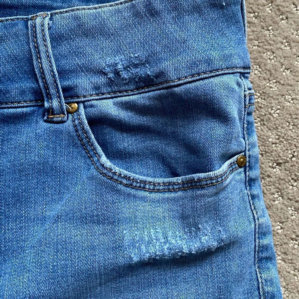 Seven7 Distressed Denim Shorts – Size 12 – Frayed Hem – Good Condition - Picture 3 of 7